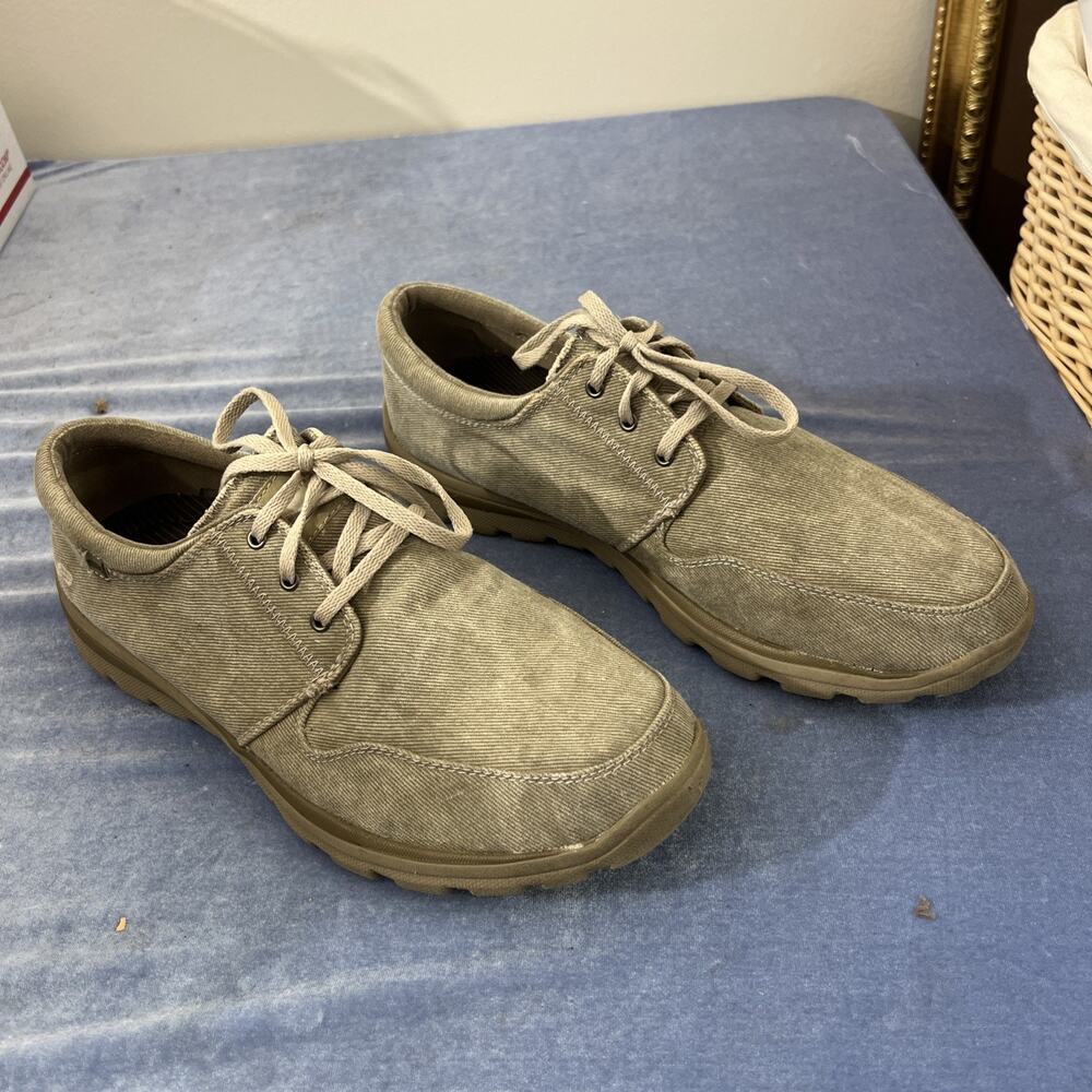 Skechers 64108 Men’s Size 10.5 Beige Lace-Up Casual Shoes Excellent Condition